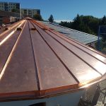 Dacheindeckung mit Dachentwässerung